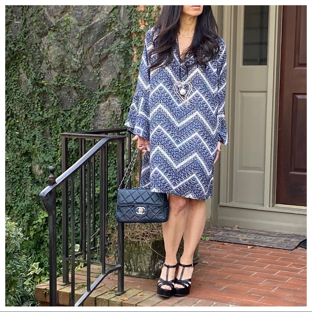 ✨LAST ONE ✨Chevron bell sleeves swing style dress - Picture 2 of 6